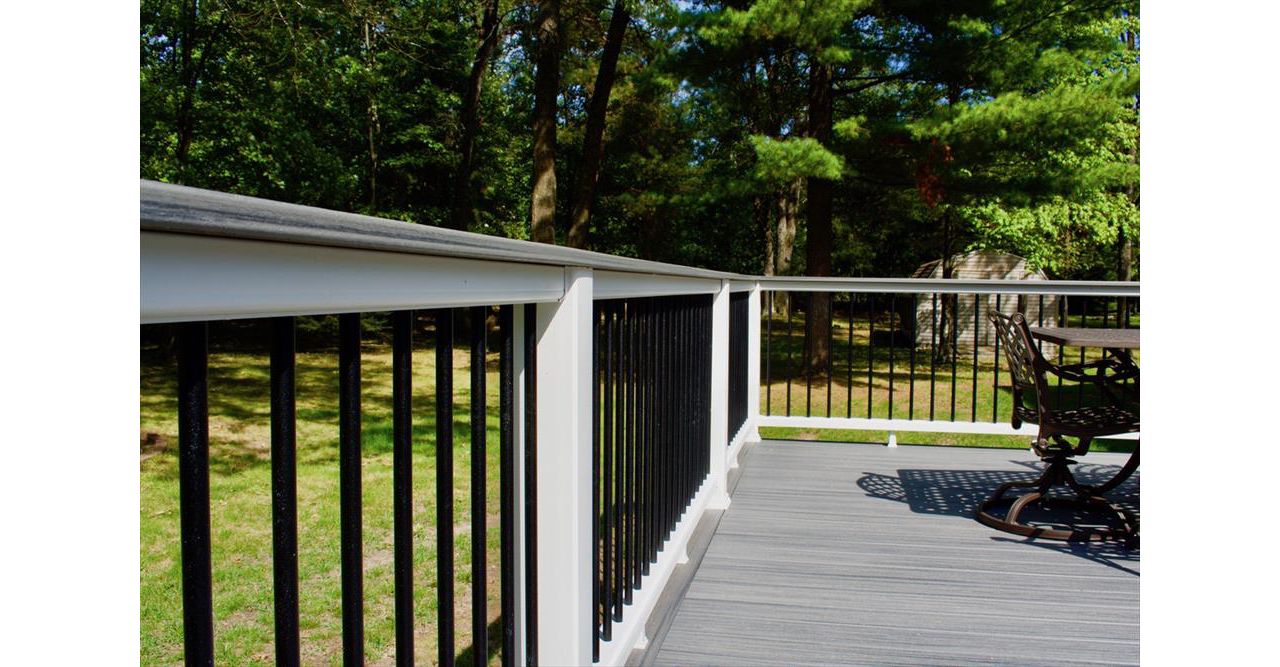 Trex Transcend railing with drink rail and aluminum balusters.