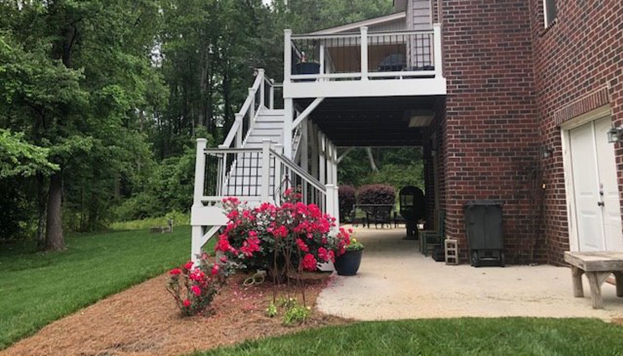 Great set of Trex Select Pebble Grey stairs with Select Classic White railing welcomes you on this great space