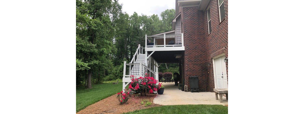 Great set of Trex Select Pebble Grey stairs with Select Classic White railing welcomes you on this great space