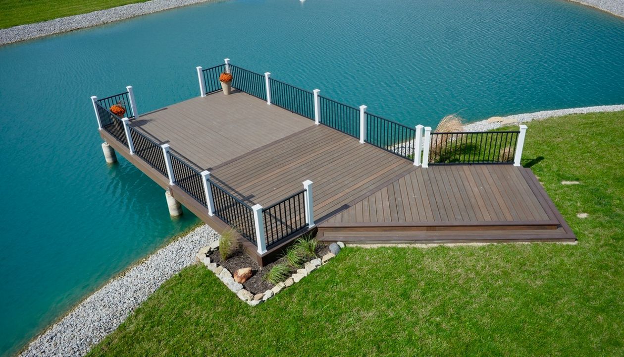 Fort Wayne IN custom deck builder