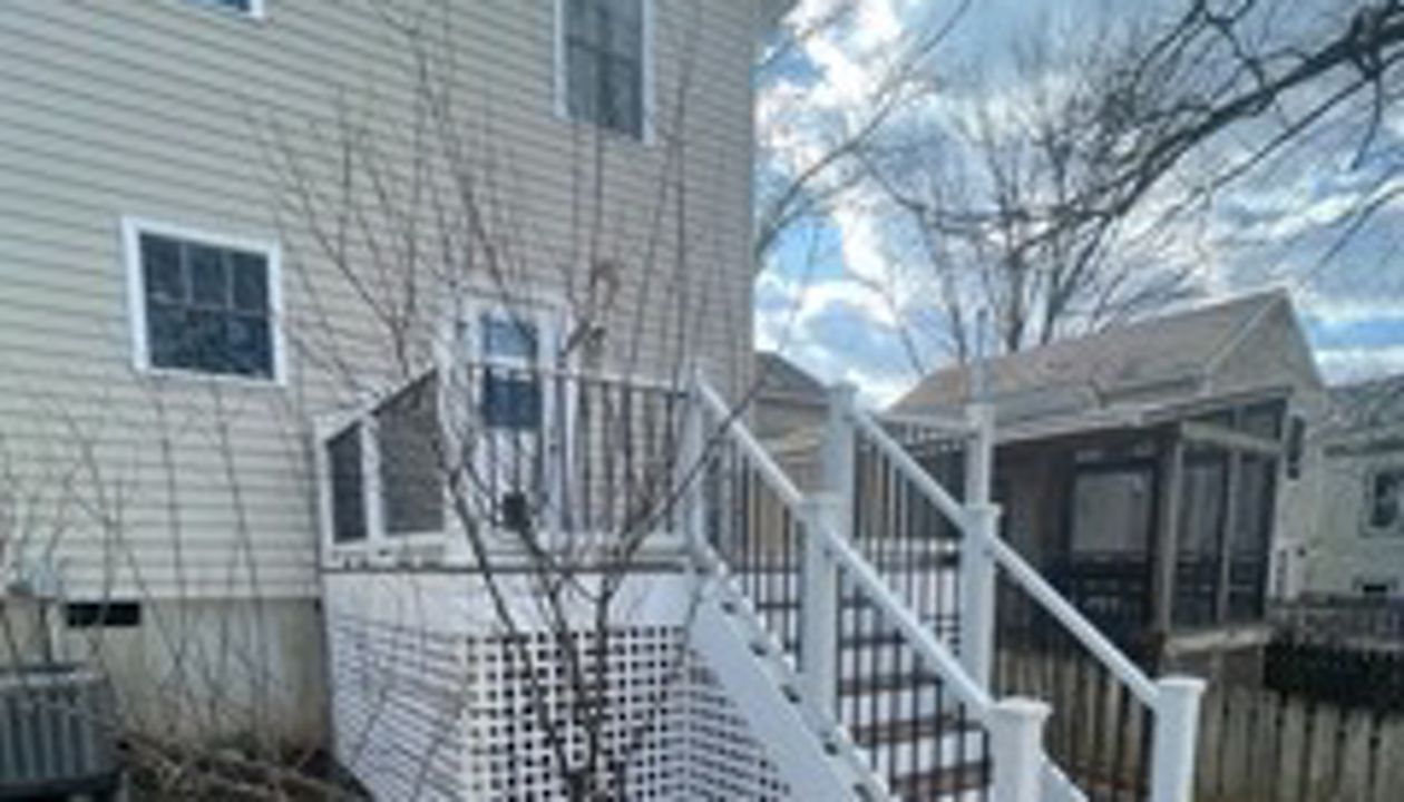 Trex Saddle with Select Railing - Downtown Charlottesville