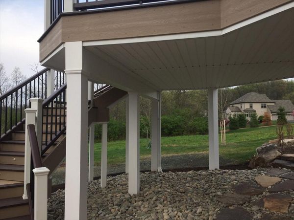 Trex Transcend Rope Swing with Vintage Lantern Border. Rain System installed