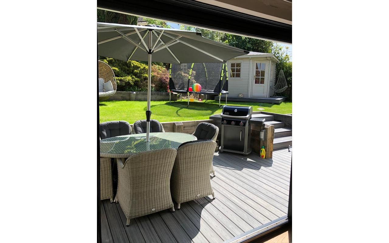 Trex Transcend Island Mist. A view from the open plan living room, the inside to outside feel really worked well on this project.