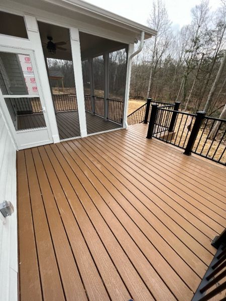 Enhance Saddle with Signature handrails