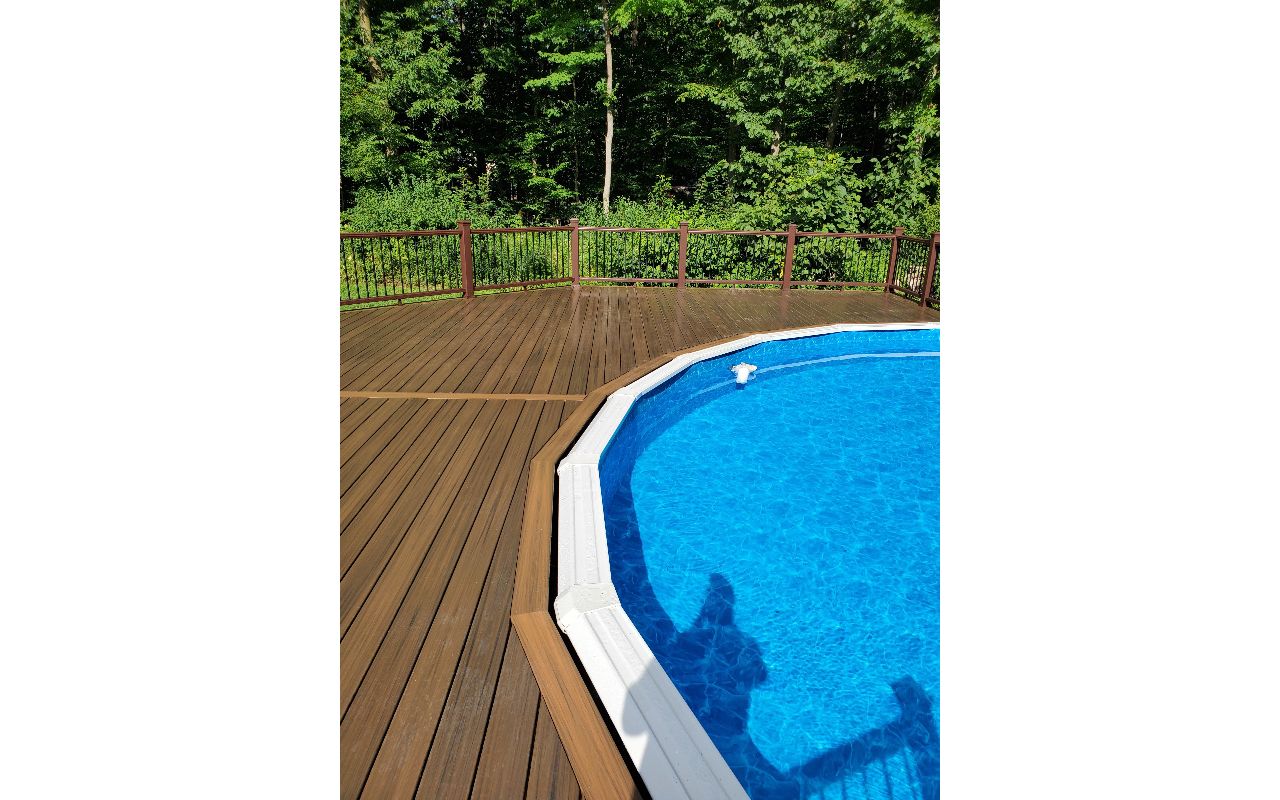 South Lyon - Toasted Sand border with Coastal bluff decking
