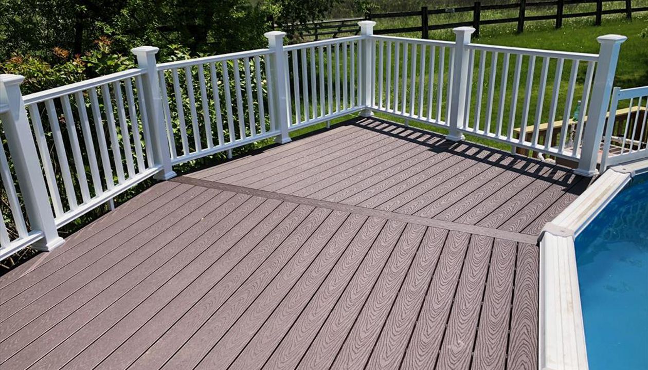 Semi-wrap around pool deck with Trex Vintage Lantern decking.