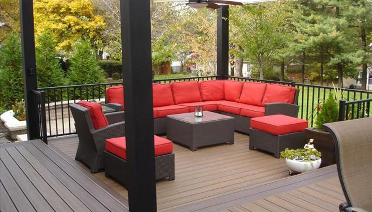 Trex deck with well thought out living space, Missouri