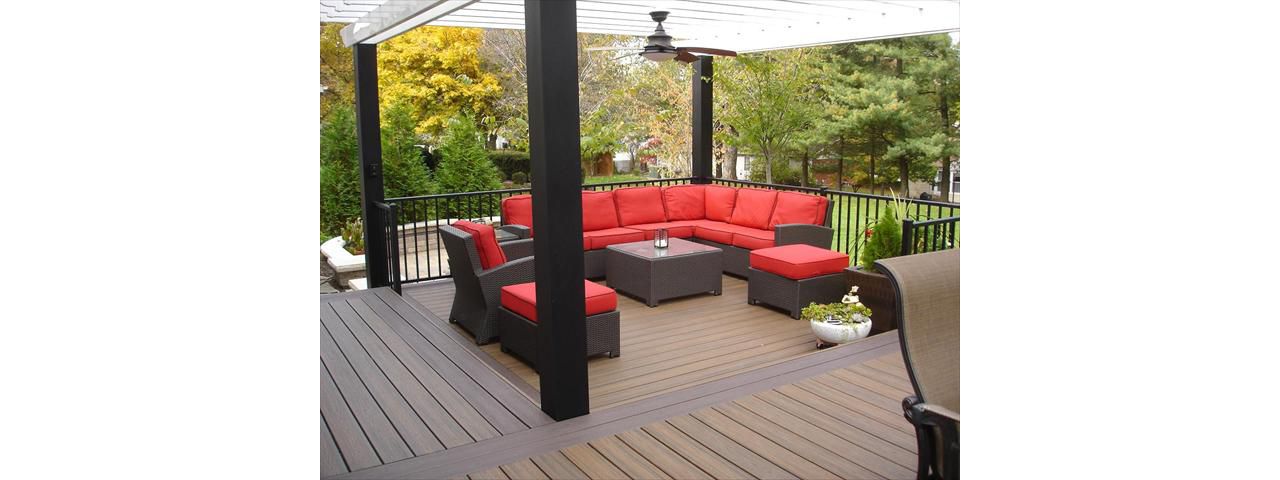 Trex deck with well thought out living space, Missouri