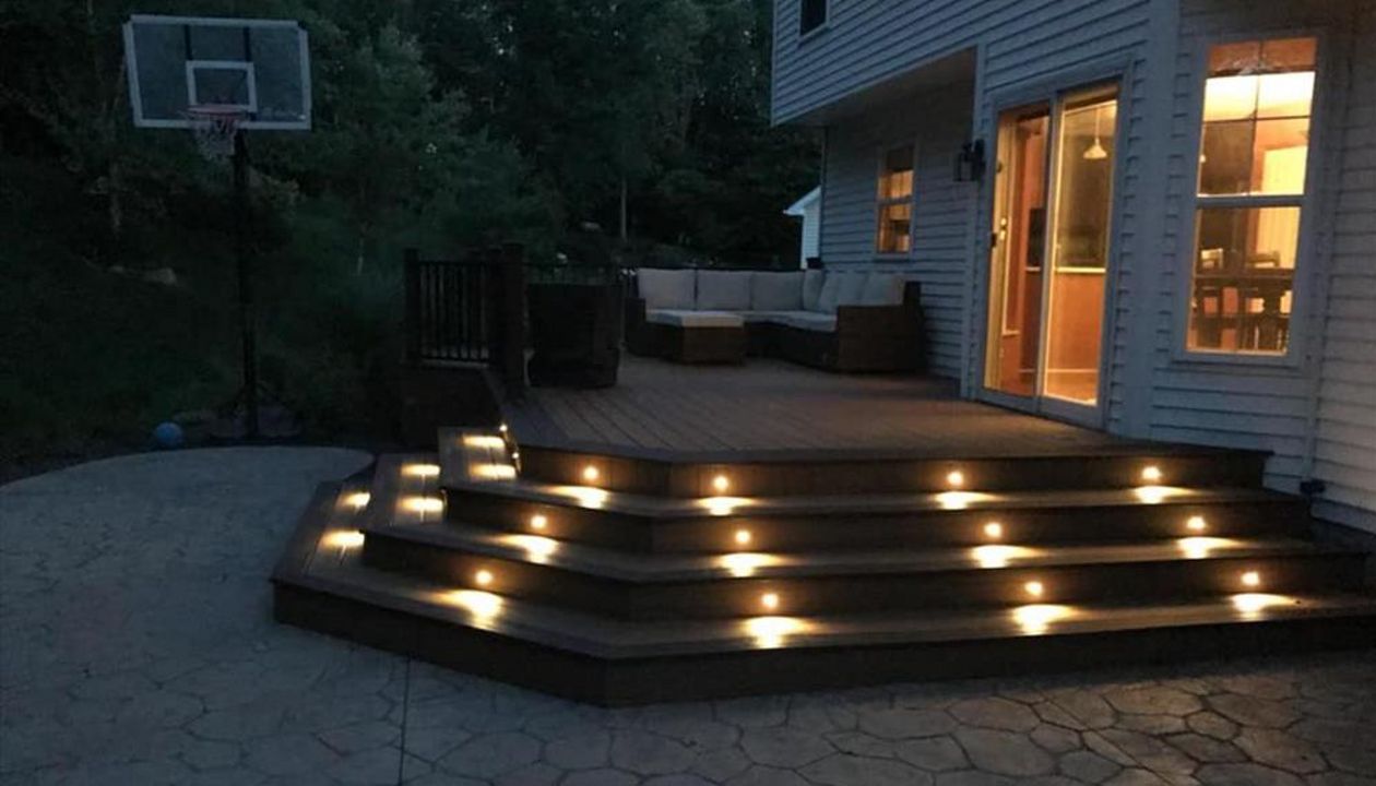 Trex Transcend Havana Gold and Vintage Lantern with Trex Signature Charcoal Black with Trex Outdoor Lighting in Hudson, OH