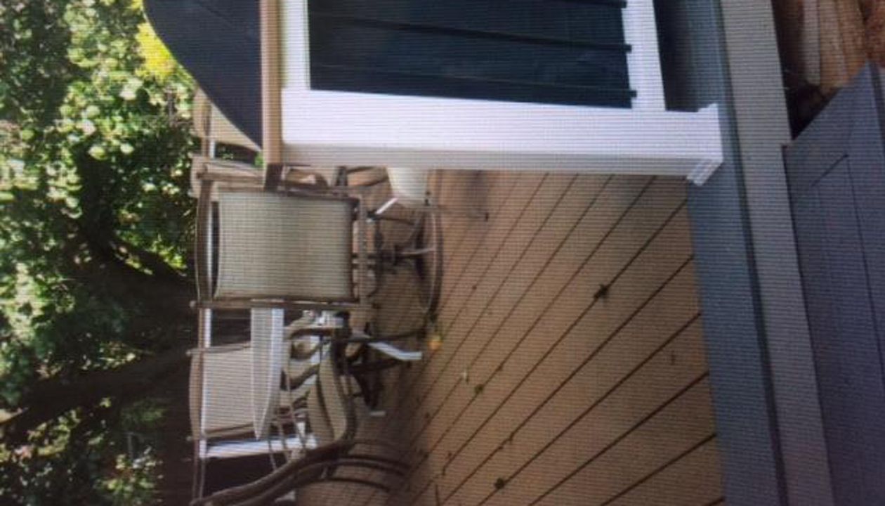 Saddle deck with Clamshell border in OKC