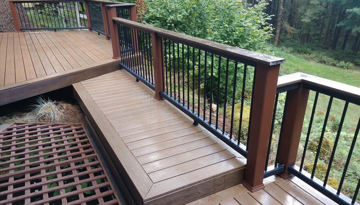 Trex Toasted Sand with Transcend Cocktail Railing