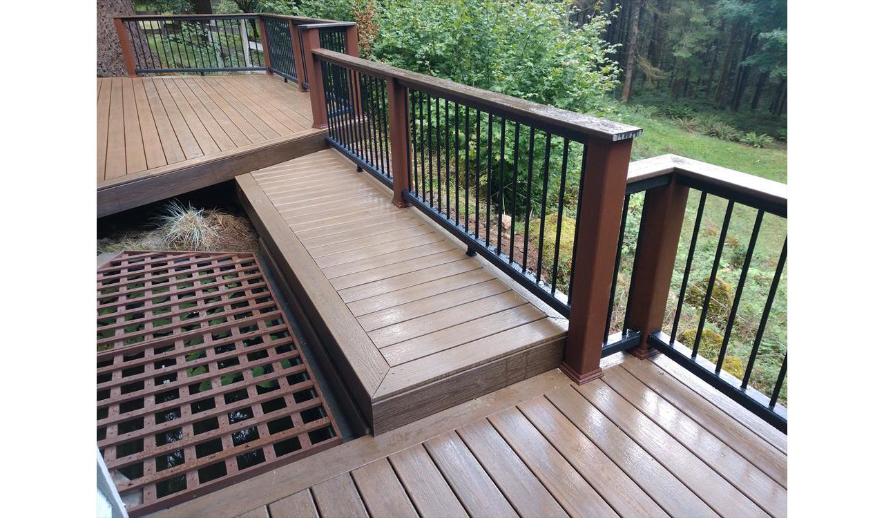 Trex Toasted Sand with Transcend Cocktail Railing