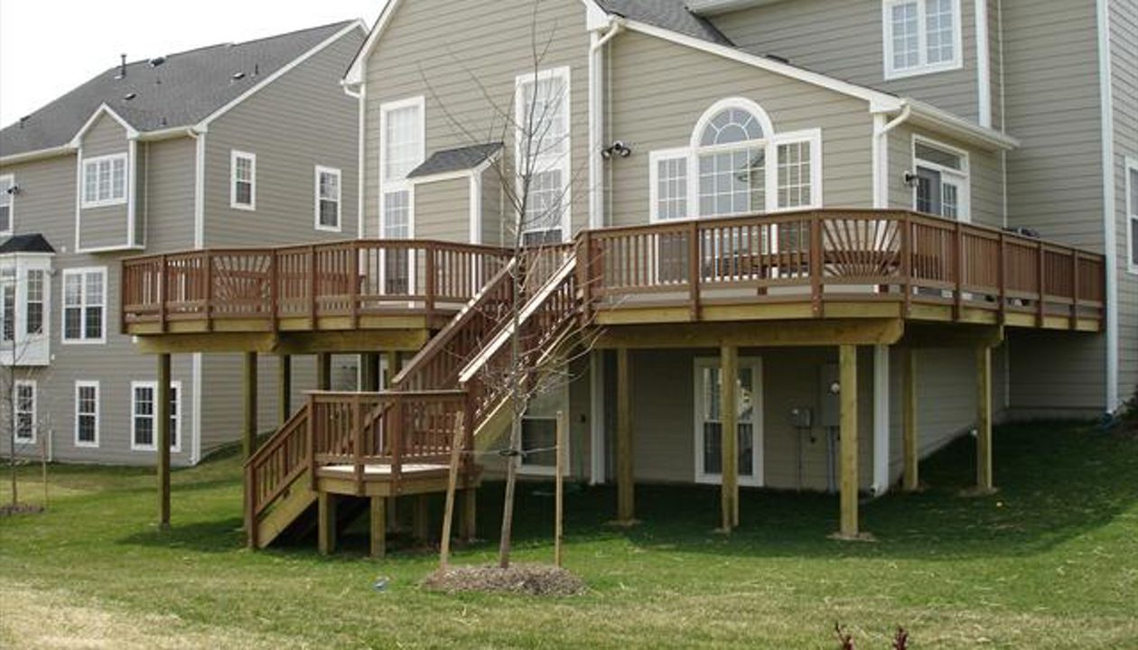 trex saddle flooring and railings