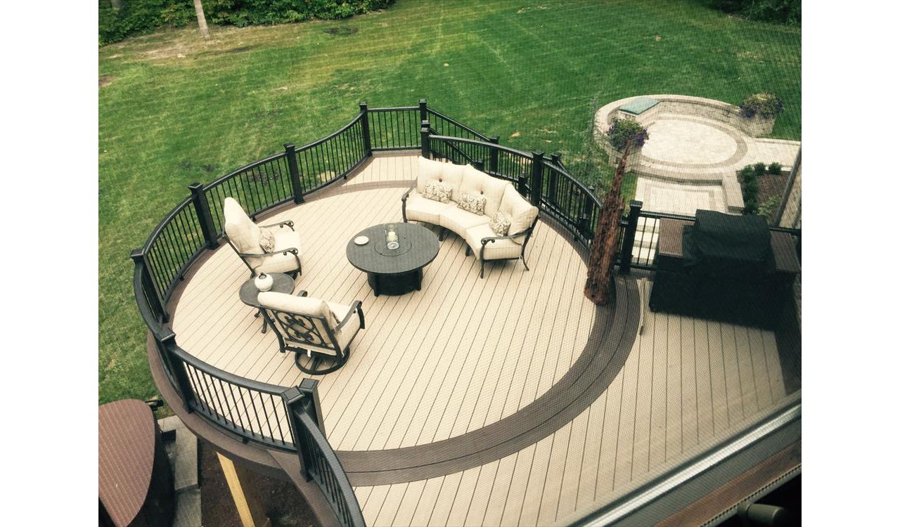 You can find this gorgeous Trex deck in Ann Arbor, MI. This curved deck has Trex transcends rope swing curved decking and Trex transcends vintage lantern border. This custom curved deck is black Trex transcends. This deck also has Goliath Tech helicals.