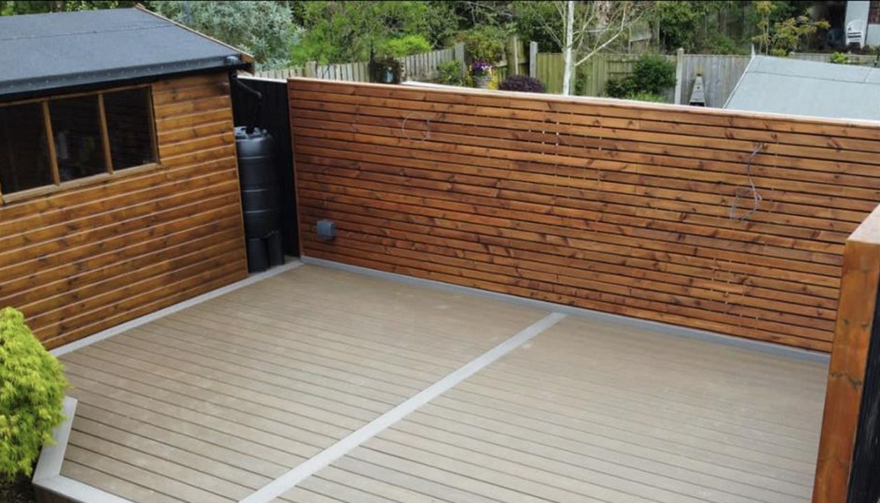 TREX Toasted Sand Main decking with Rocky Harbour Border