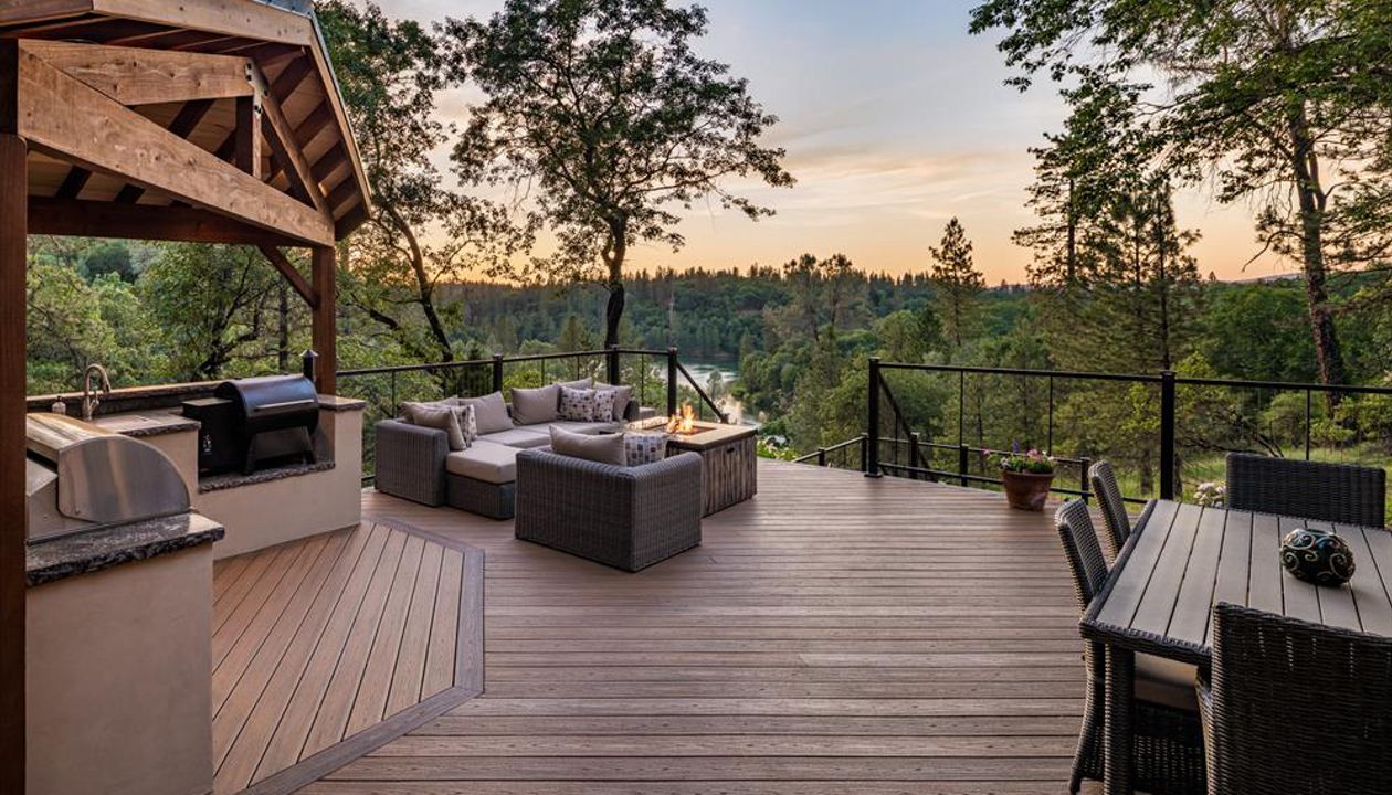 Havana Gold, Spiced Rum Border custom rough redwood 3 post half pyramid roof cover