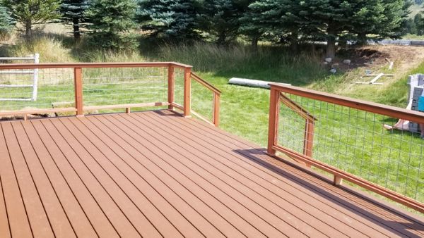 12' x 26' Trex Enhance Saddle w/ wood/hog panel railing