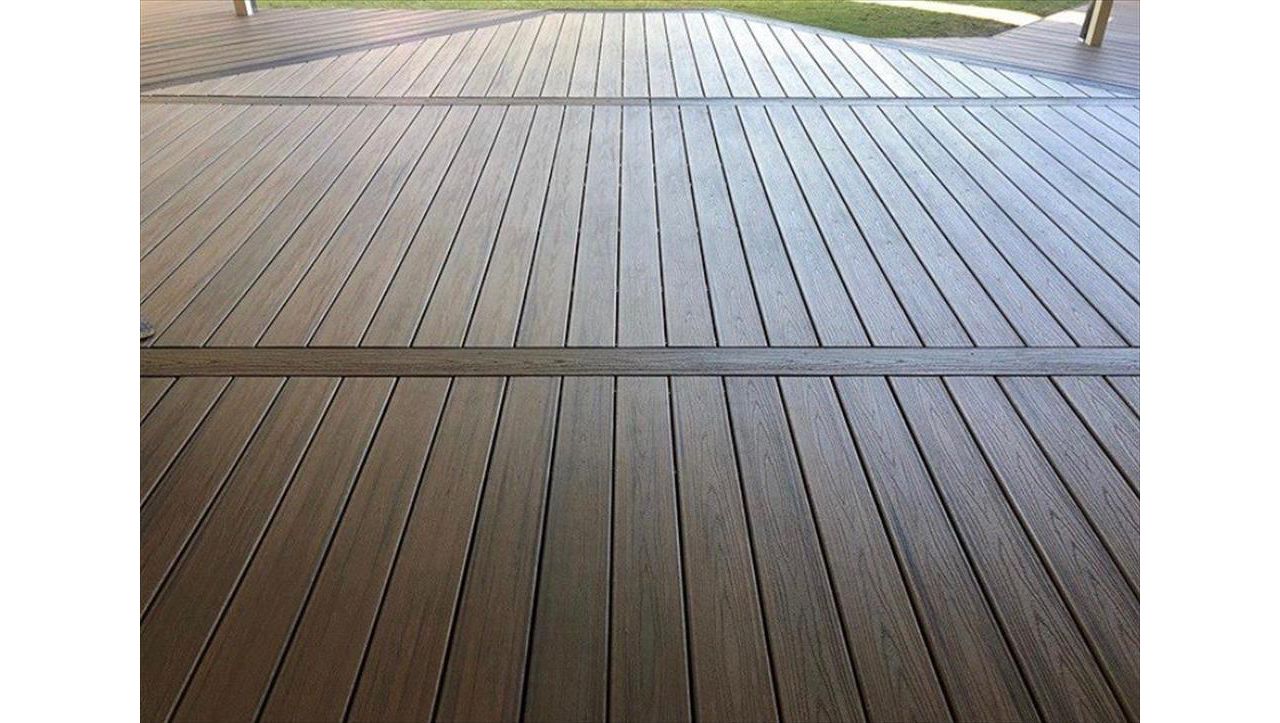 The new deck completed with an offset shape to suit the shape of the home. A lot of work but the happy owners were really pleased with the finished look.