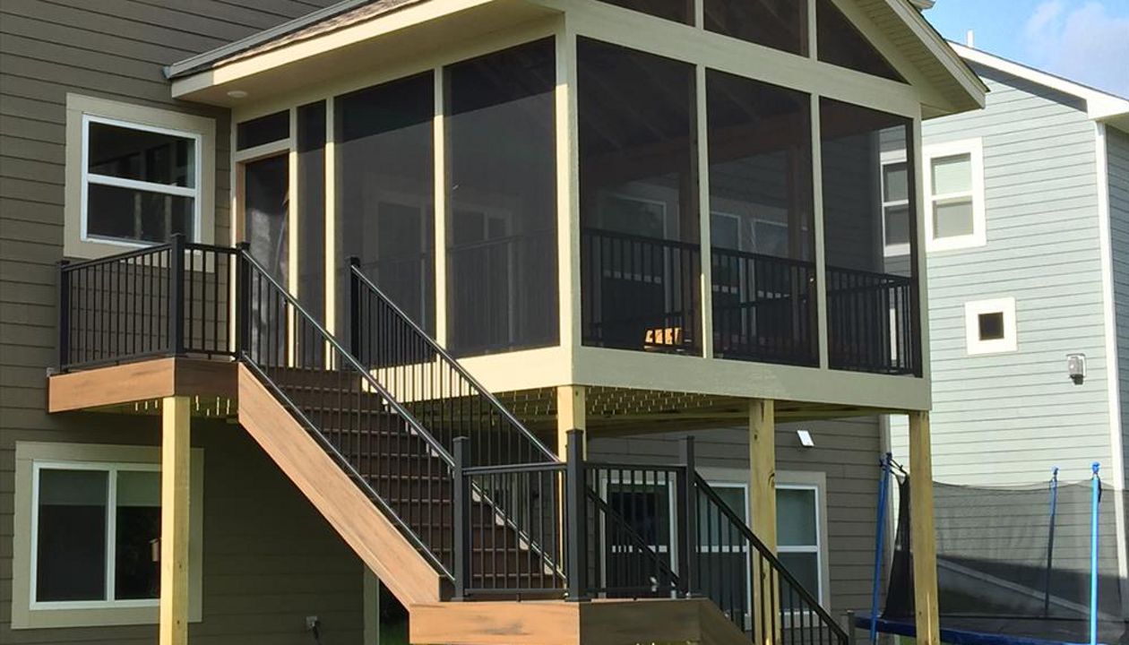 Maple Grove, MN Screen porch with Trex Transcend decking