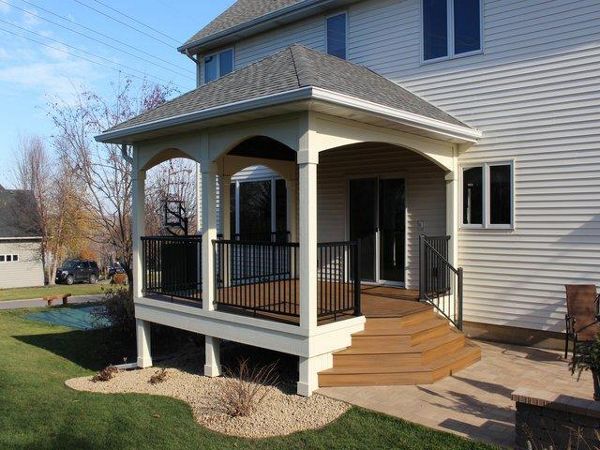 Trex decking in Havanah Gold with Trex Spiced Rum Border