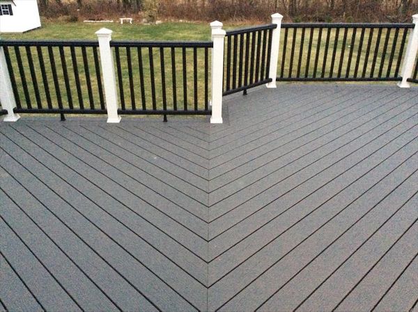 Clamshell decking in a herringbone pattern with white and black Transcends railing.