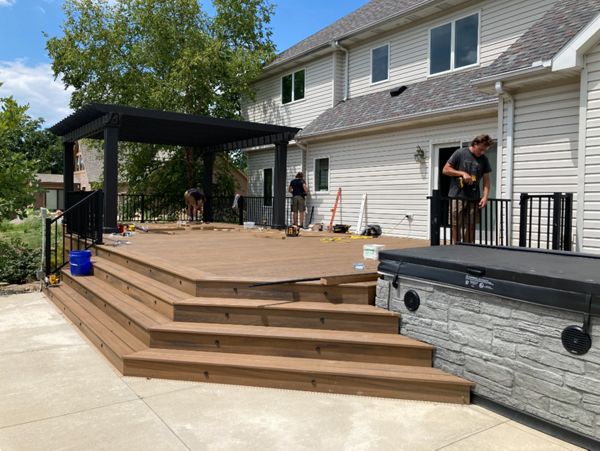 Trex Havana Gold Trex lighting, black railing