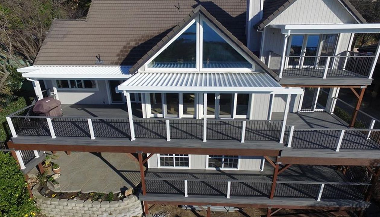 Custom three level Trex Island Mist deck with Transcend Railing