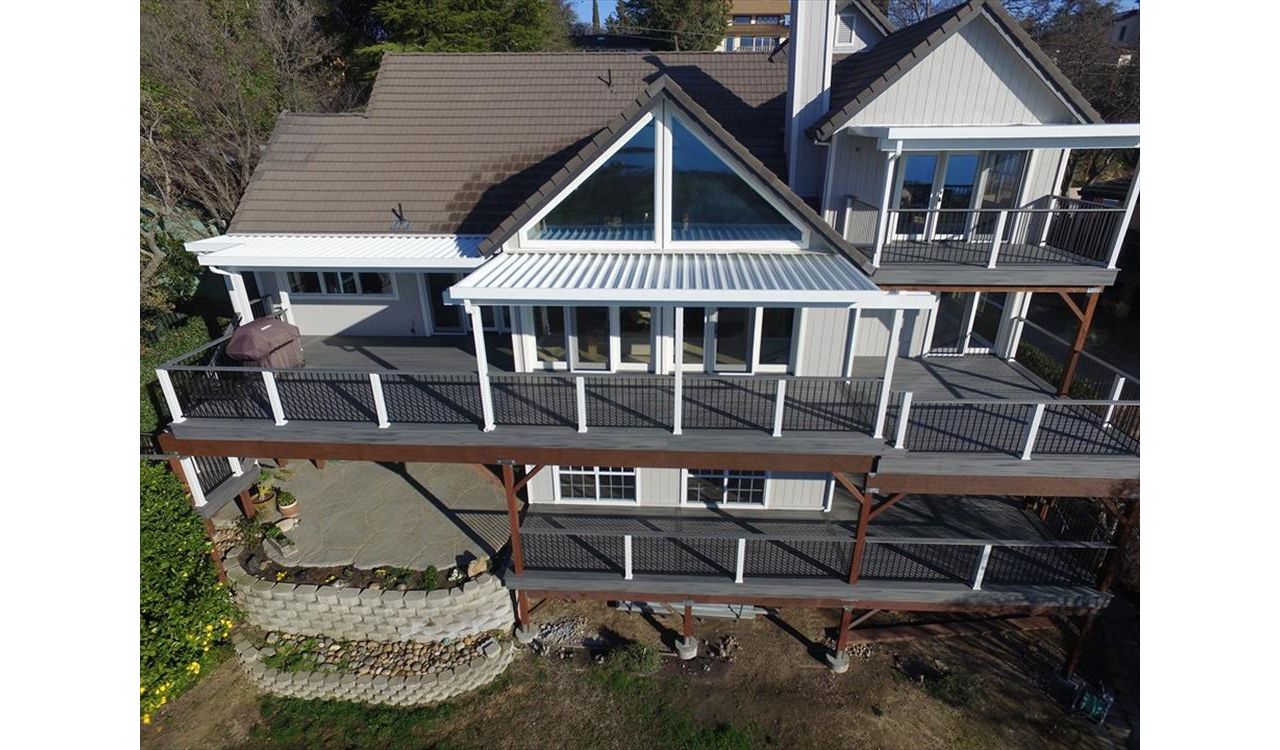 Custom three level Trex Island Mist deck with Transcend Railing