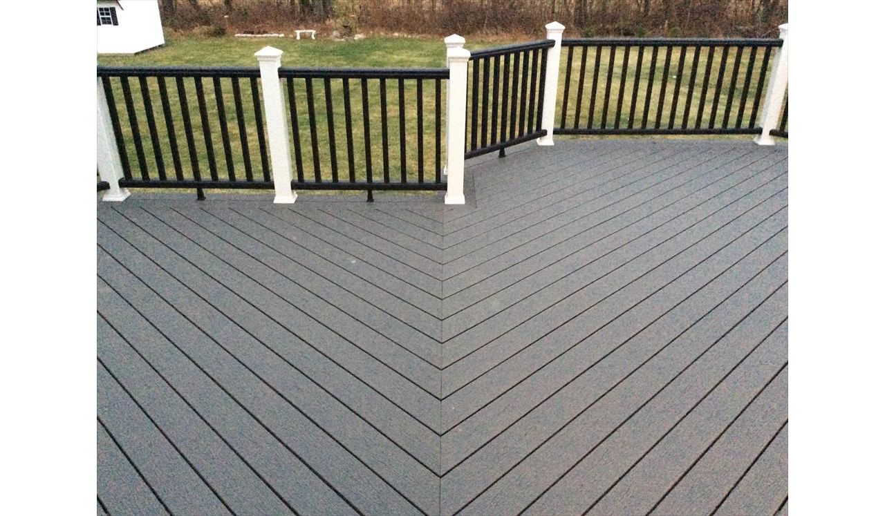 Clamshell decking in a herringbone pattern with white and black Transcends railing.