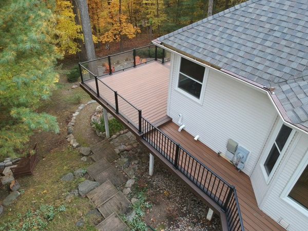 Trex Havana Gold decking with a double Spiced Rum border. Also including a Trex Signature Black Glass Rail.