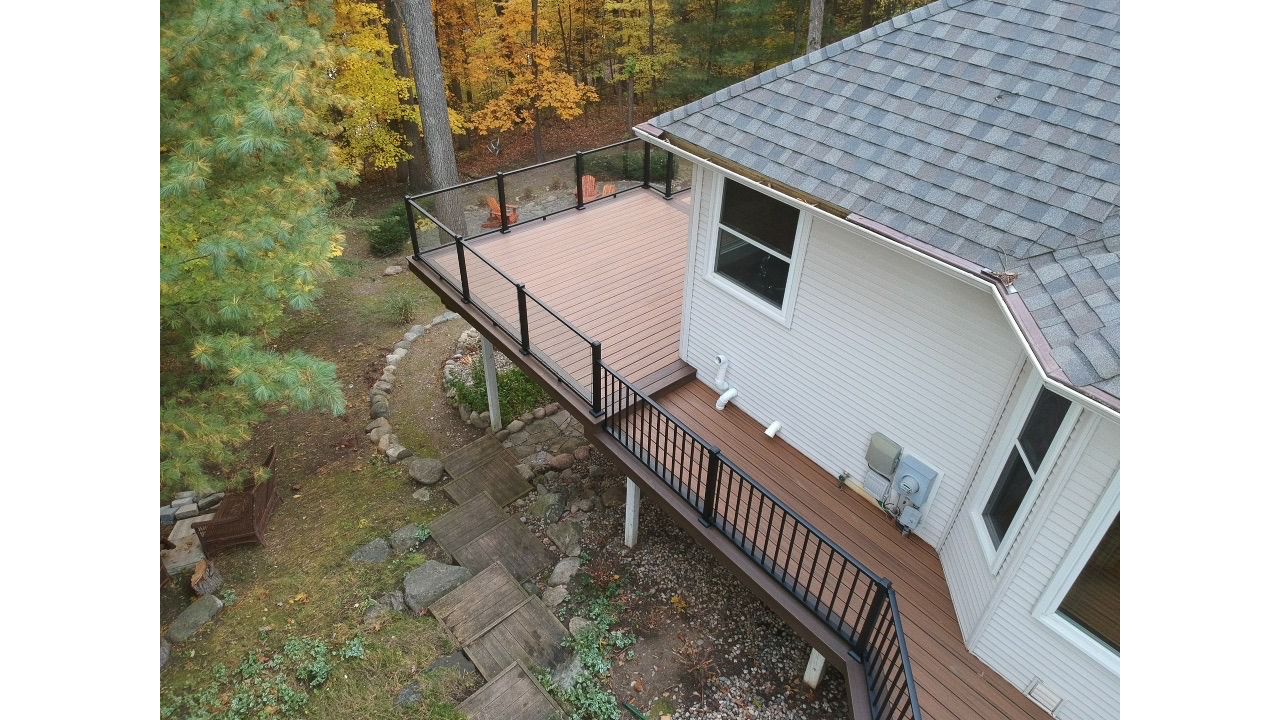 Trex Havana Gold decking with a double Spiced Rum border. Also including a Trex Signature Black Glass Rail.