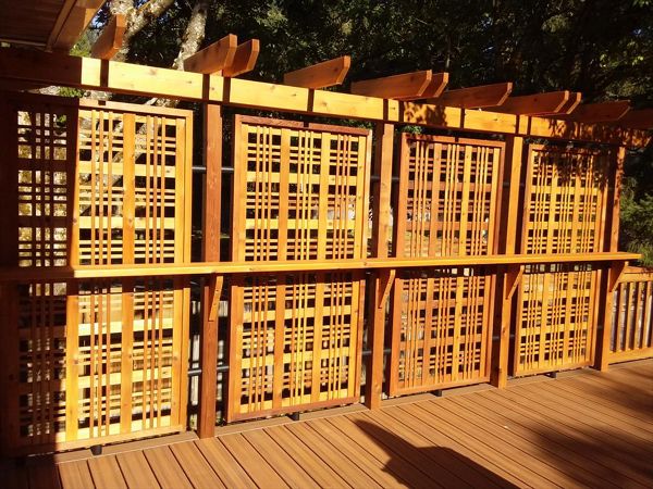 Trex Contour Torino Brown with Torino Brown border and privacy rail with drink bar done in appearance grade pressure treated and stained cedar.