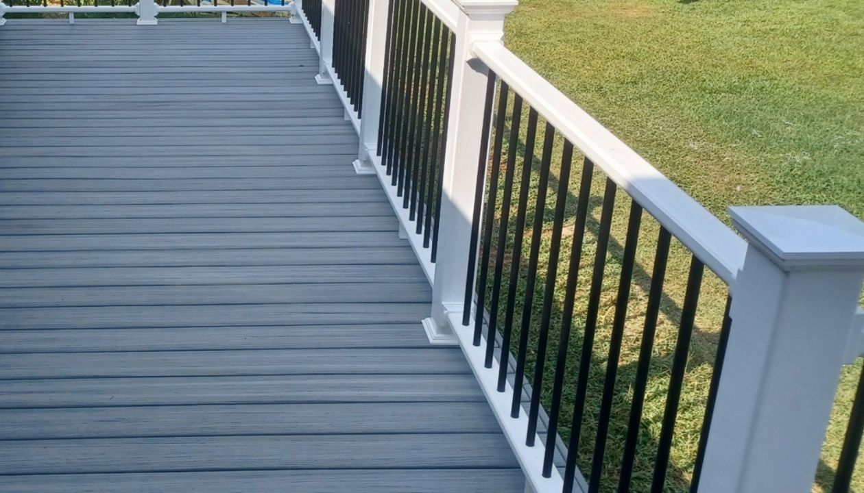 Trex Enhance Naturals Foggy Wharf porch