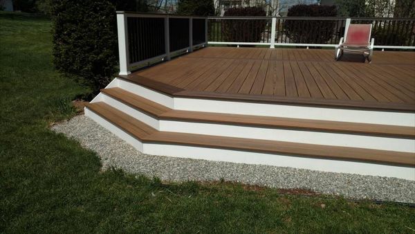 Custom Step Pads built with Trex Havana Gold with a Trex Spiced Rum boarder. Trex railings were used on the Derby CT Deck.
