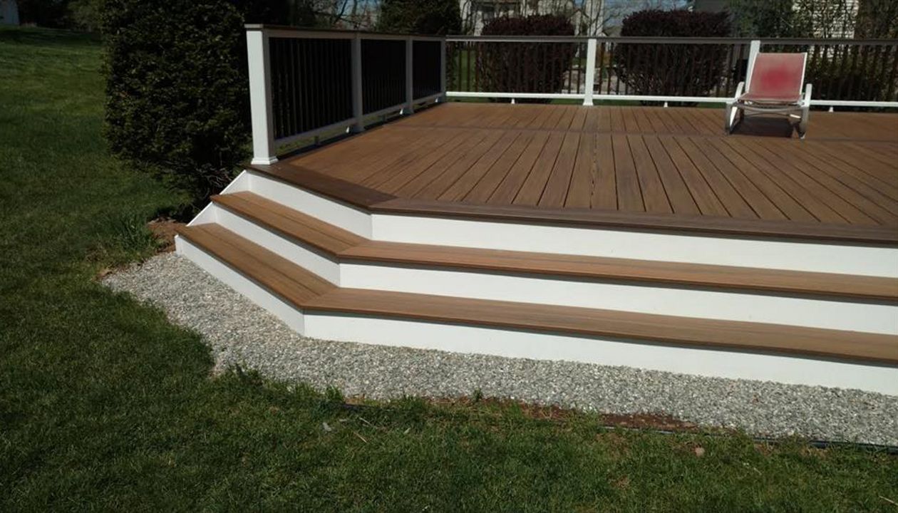 Custom Step Pads built with Trex Havana Gold with a Trex Spiced Rum boarder. Trex railings were used on the Derby CT Deck.