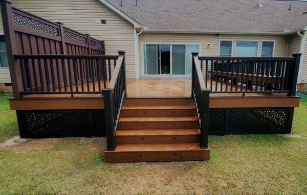 Baywood Back Deck: Trex lighting on stairs