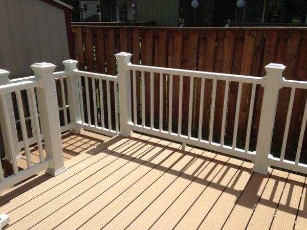 Beaverton, OR deck built w/ Trex Select White Handrail