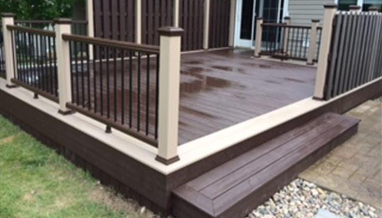 Trex Vintage Lantern and Ropeswing, IA