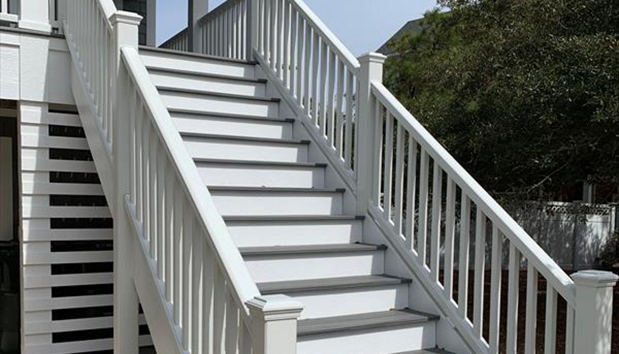 Trex Island Mist Decking and Transcends Railing