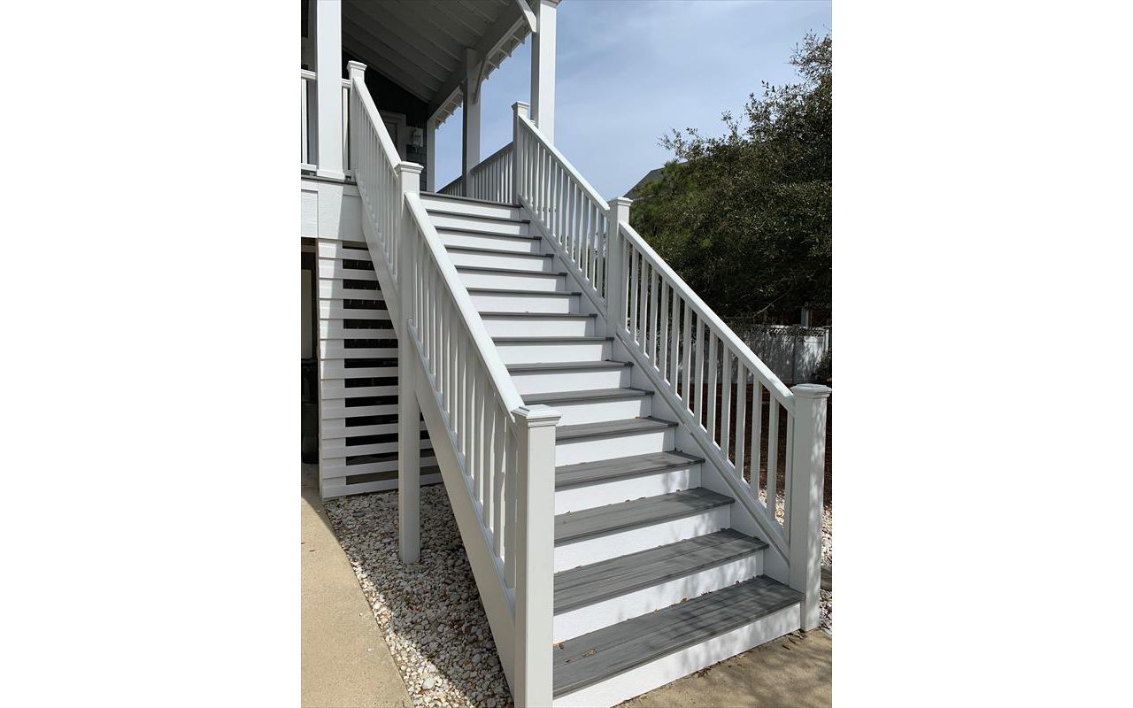Trex Island Mist Decking and Transcends Railing