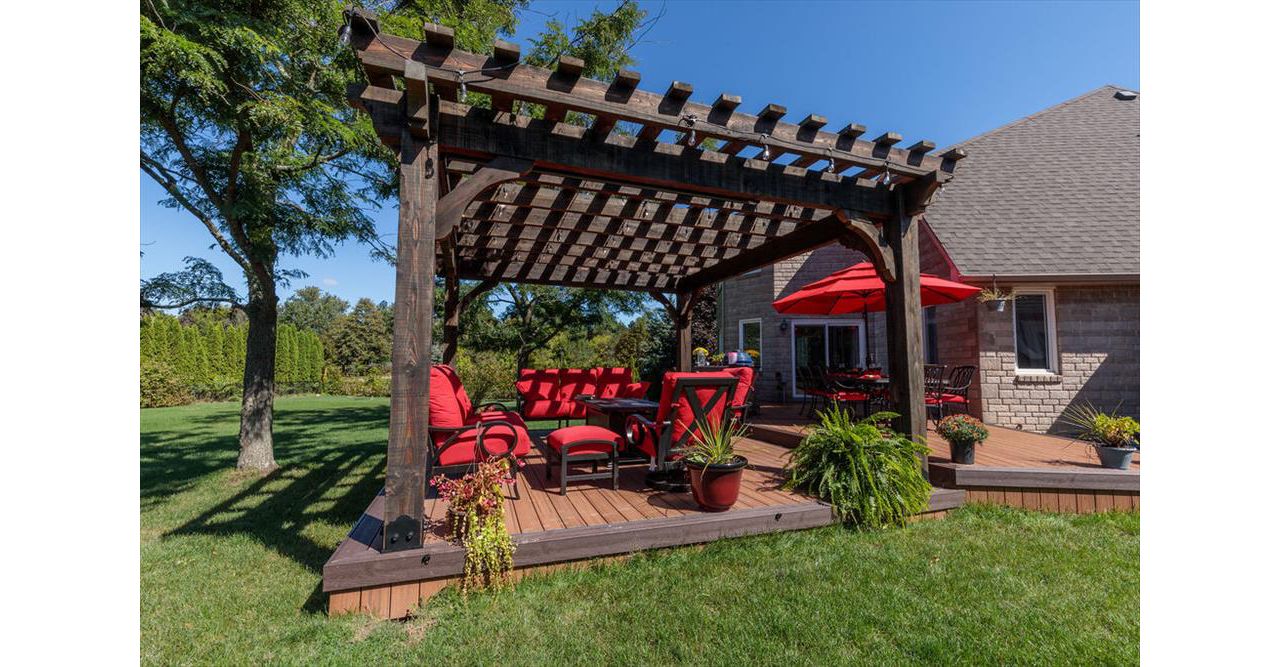 Brown composite decking using Transcend Tiki Torch with Vintage Lantern Trim and custome wood pergola - Orangeville, Caledon, Alliston, Bolton, Schomberg, Nobelton