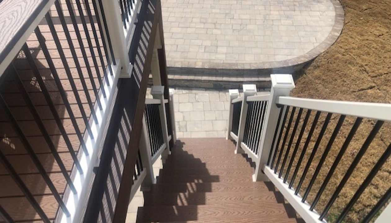 Trex Select Saddle decking is a safe and slip resistant way down to the hardscape