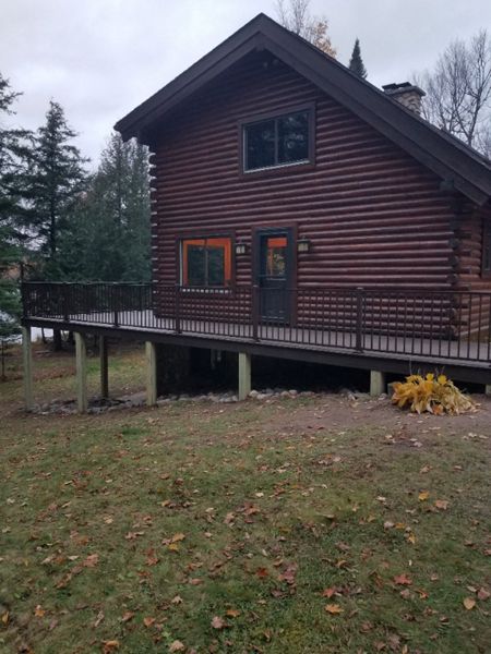 Spiced Rum decking with Bronze handrail