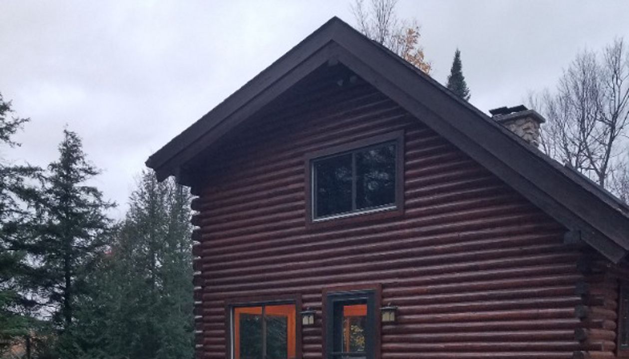 Spiced Rum decking with Bronze handrail