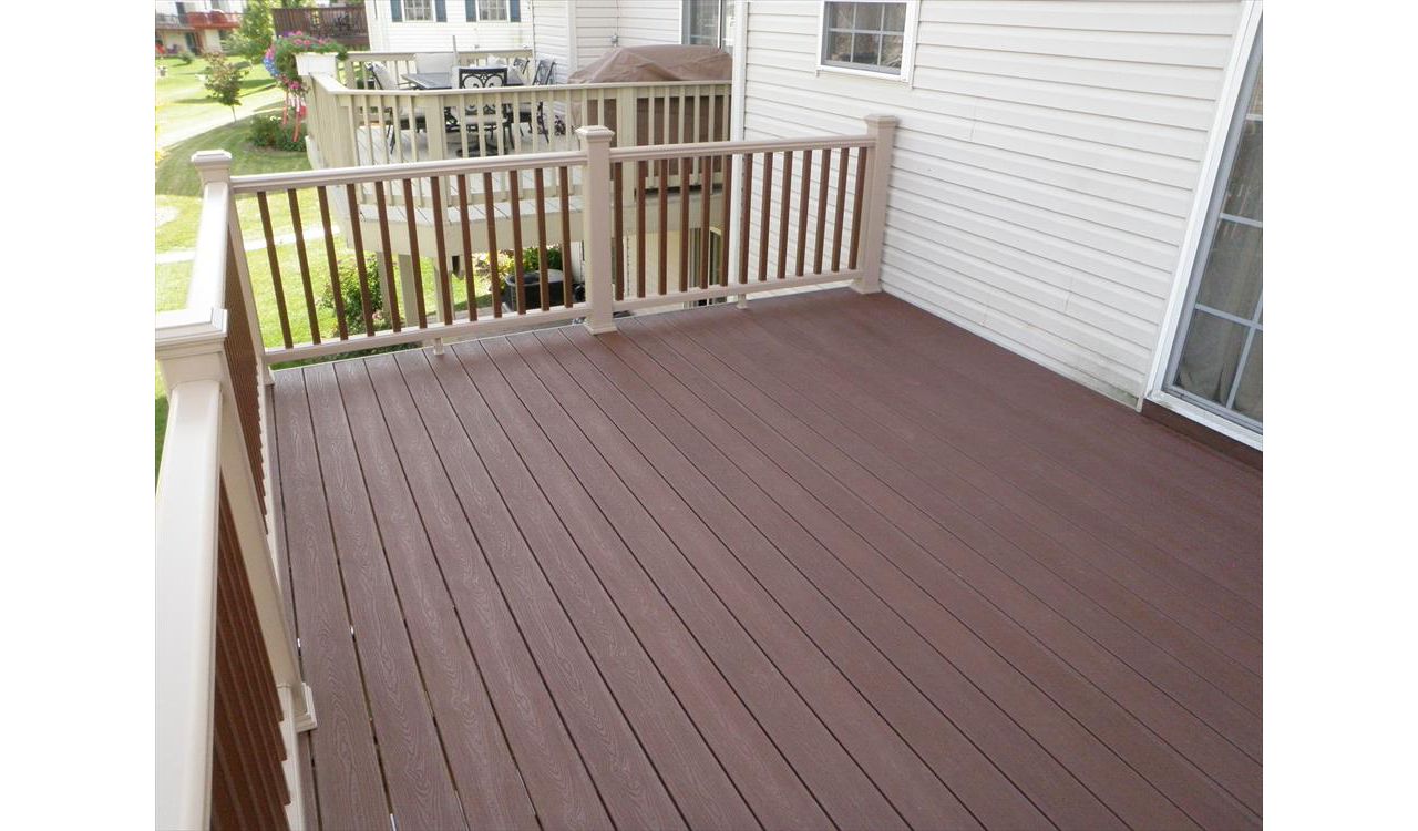 Trex Transcend Tree House Decking, Rope Swing and Tree House Transcend Railing