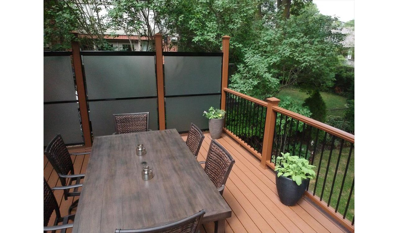 Trex Treehouse backyard deck done by Royal innovation