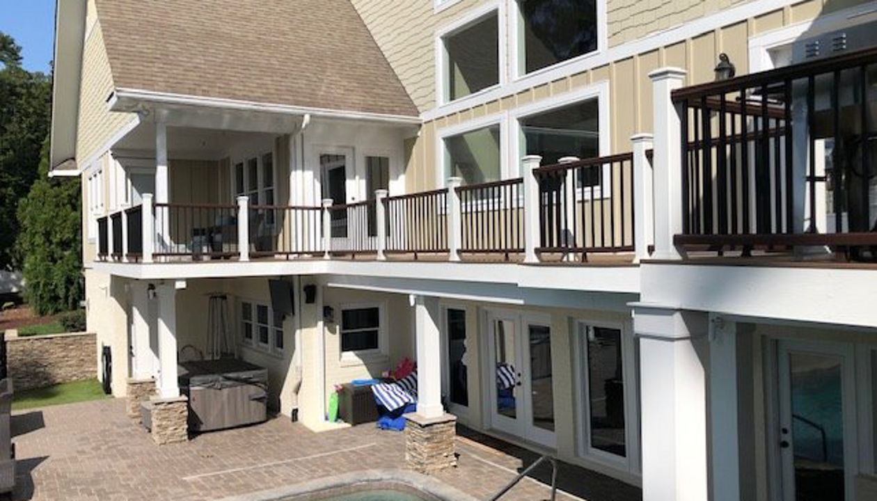 Trex White Universal fascia is the perfect compliment to this gorgeous deck