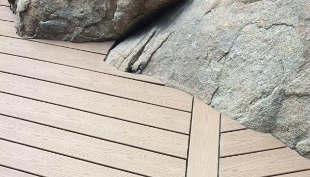 Prescott AZ. Tiki Torch with groove, hidden clips. Trex joist tape. Scribed around boulders.