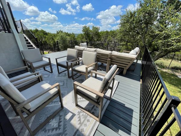 Trex Clamshell and Ornamental Iron Railing