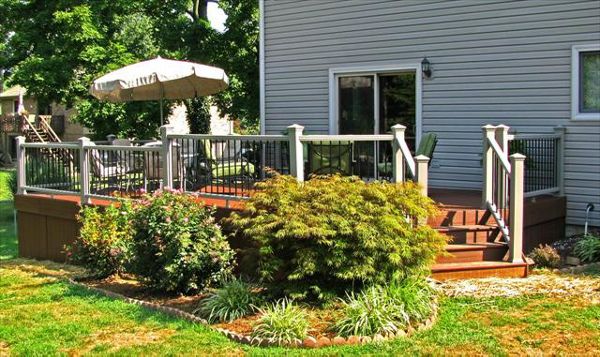 Trex Transcend Deck &amp; Railing in Fire Pit &amp; Gravel Path in Louisville, KY